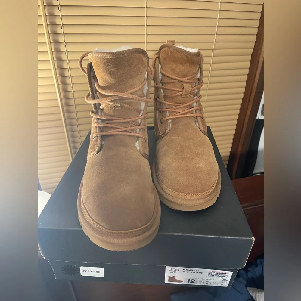 UGG Boots - Picture 3 of 4